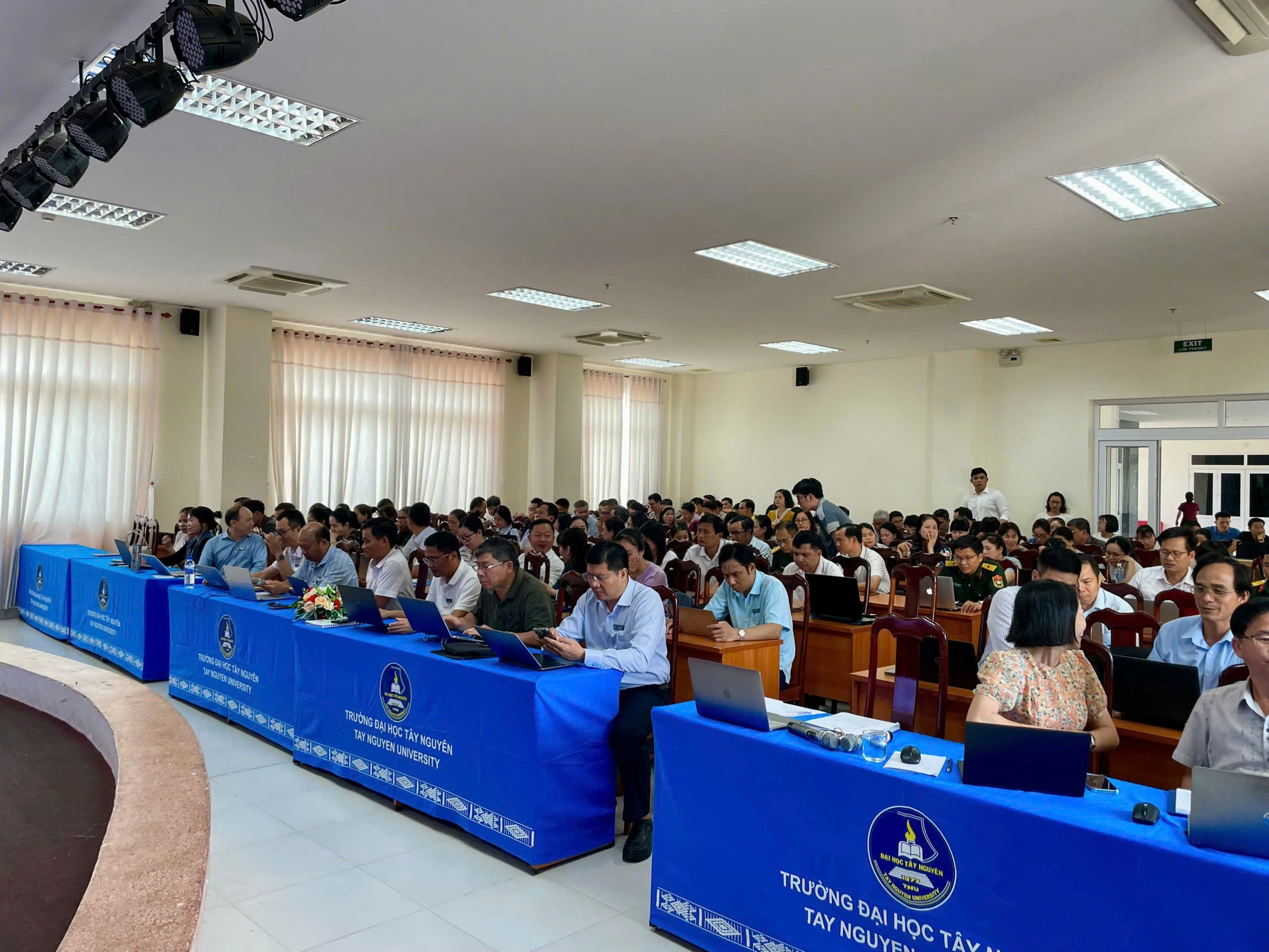Quản trị số